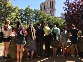 Students drawing Notre Dame